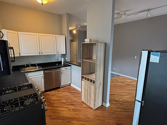 4th image of 1913 W Armitage Ave APT 1RE