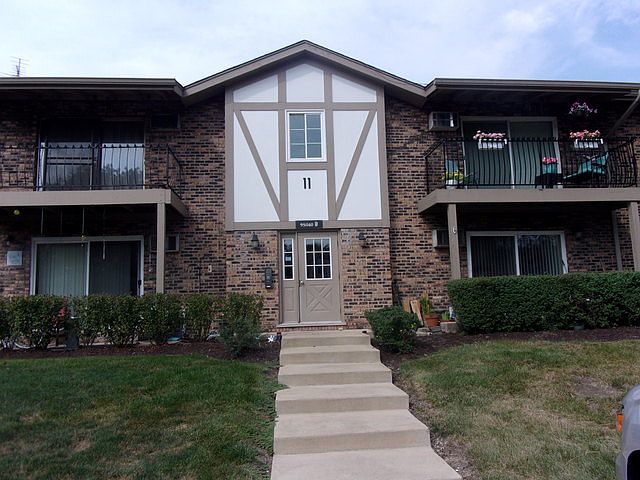 1st image of 9S040 Lake Dr APT 11-105