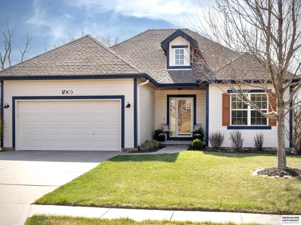 17505 Wirt St, Omaha, NE 68116