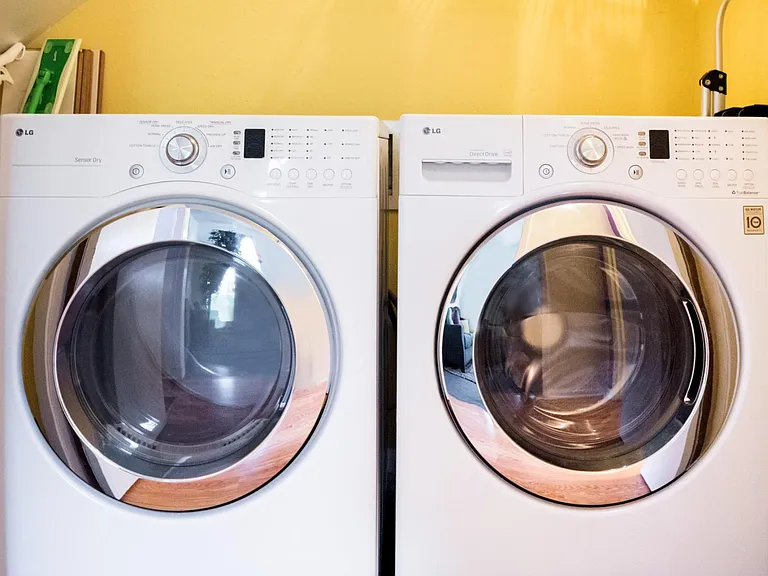 Washer/dryer in unit
