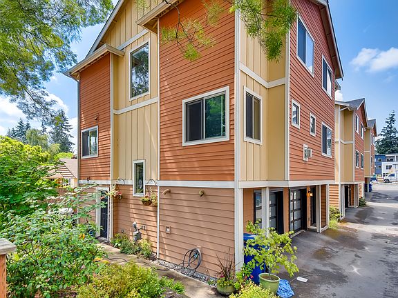 4th image of 12029B 35th Ave NE