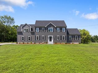 93 East St, Upton, MA 01568