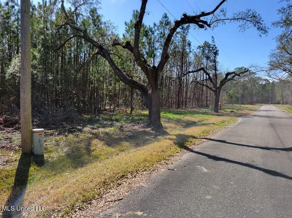 5025 Red St #5-18, Waveland, MS 39576