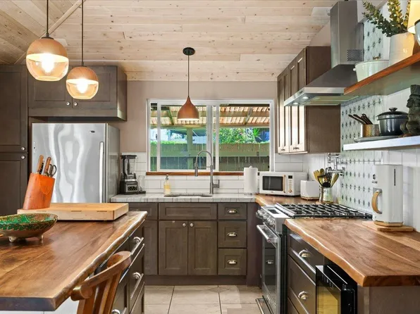 2750 Kalapu Dr APT 11, Lahaina, HI 96761