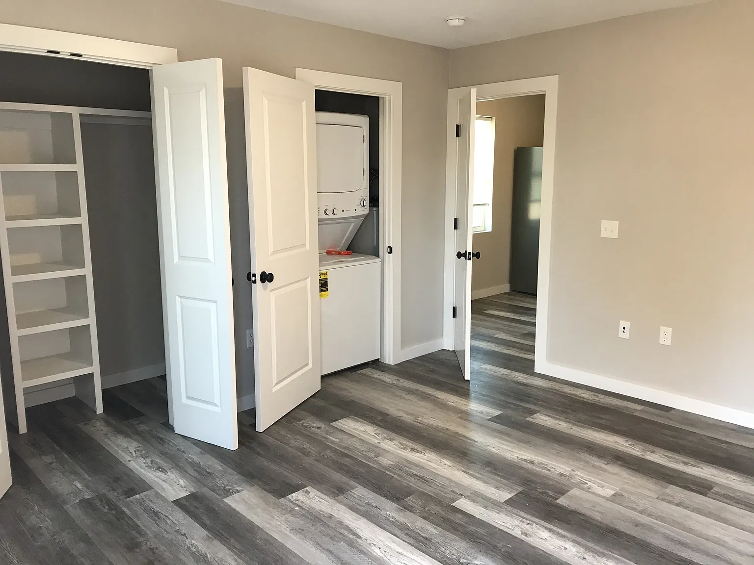 405 E Smith St — Photo 4