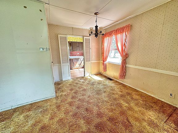 3rd image of 26 Golf View Ln