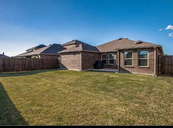 3rd image of 243 Oxford Dr