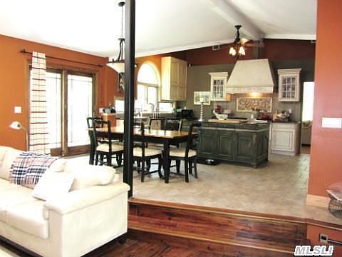 5th image of 12 Burham Ct