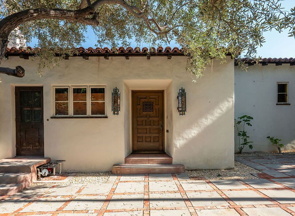 7464 Hillside Ave, Los Angeles, CA 90046 | MLS #25541789 | Zillow