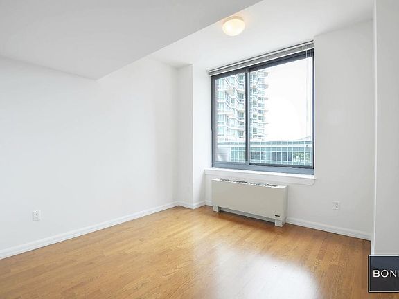 5th image of 4720 Center Blvd APT 1017