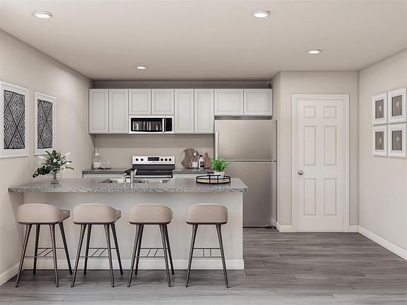 3rd image of 3901 Northridge Rd