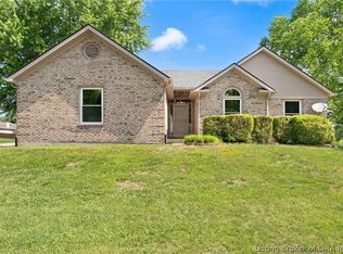 8408 Plum Run Dr, Sellersburg, IN 47172
