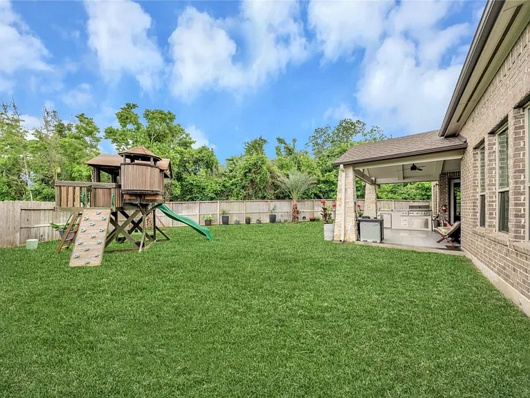 8826 Forest Side Dr — Photo 35
