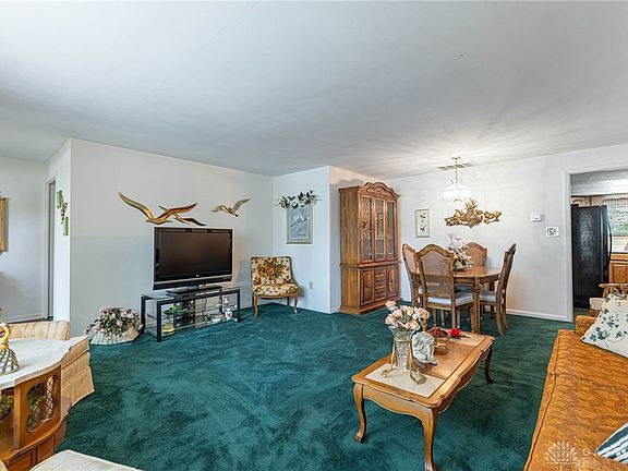 3rd image of 820 Cushing Ave