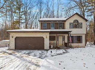 909 S Pinecroft Ln, Midland, MI 48640