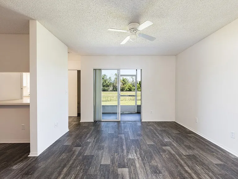 Pasco Woods Apartments — Photo 41