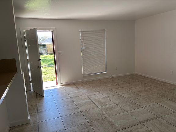 4th image of 500 E House St #3