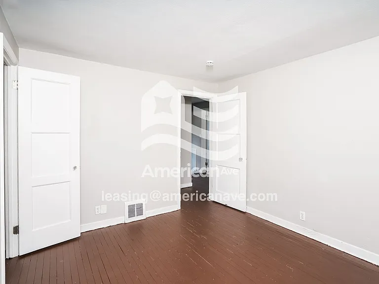1326598_011_bedroom_12.jpg