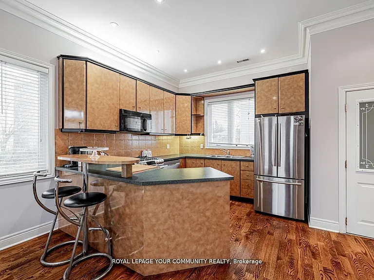 9 Robson Pl E — Photo 16