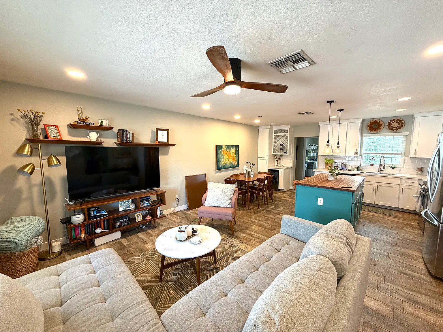 3 bed, 1330 sqft, $3,200 — Photo 3