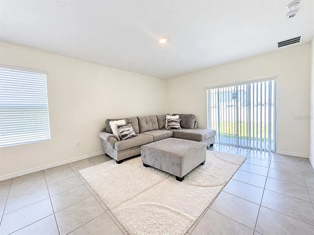 3 bed, 2.0 bath, 1516 sqft, $2,500 — Photo 3