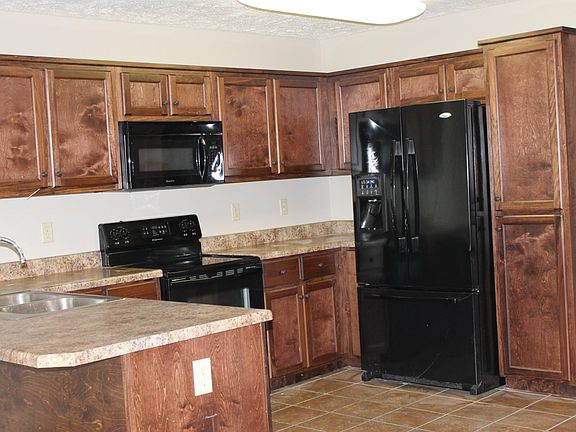 Huge kitchen with eat in bar area 