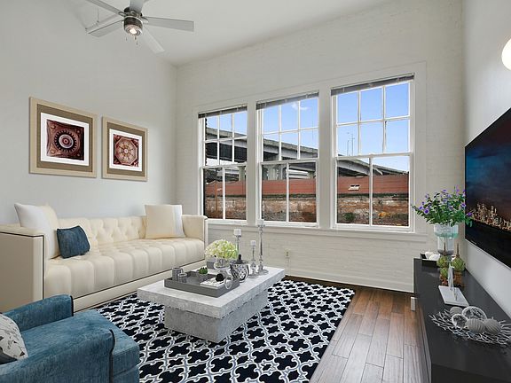 4th image of 1111 S Peters St APT 213