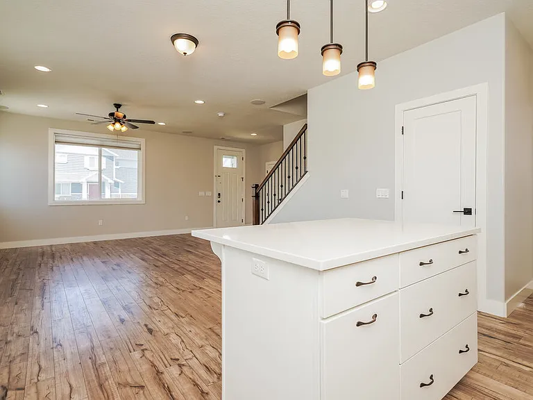 1611 W Parkview Dr — Photo 8