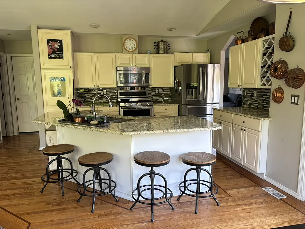 3 bed, 2.5 bath, 1901 sqft, $1,450 — Photo 3