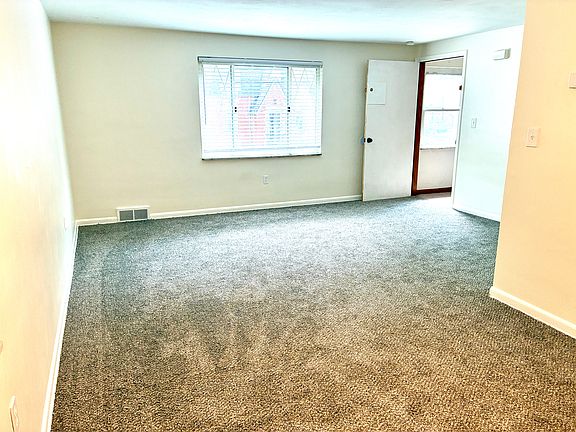 2nd image of 735 Center Ave Floor 2