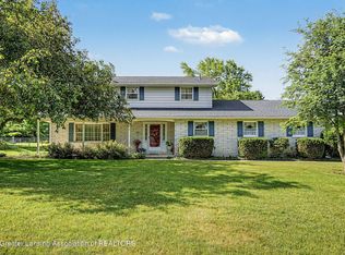 5812 Peachtree Dr, Grand Ledge, MI 48837