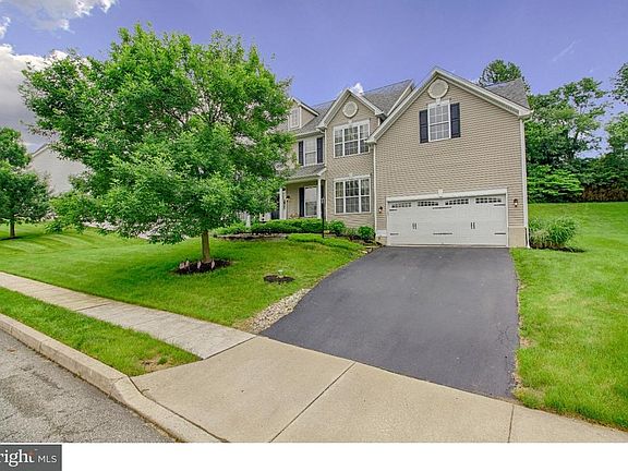 2nd image of 141 E Peters Ln