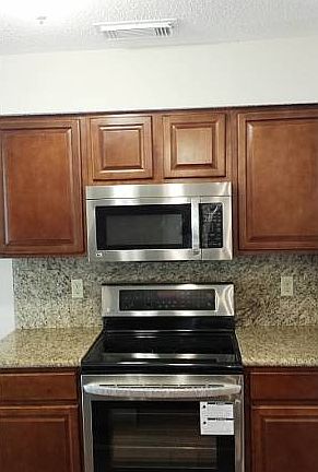 5th image of 2250 Monica St