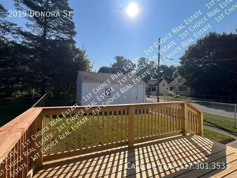 Cozy 2-Bdr 1-Bth House W/ Fenced Yard & Garage — Photo 3
