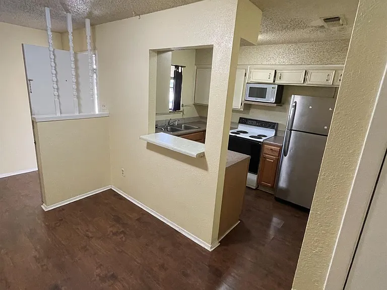 208 N Vandeveer St #4 — Photo 7