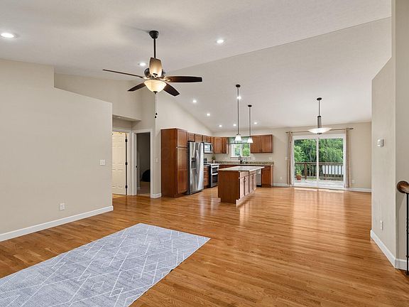 3rd image of 108 Northern Spy Dr