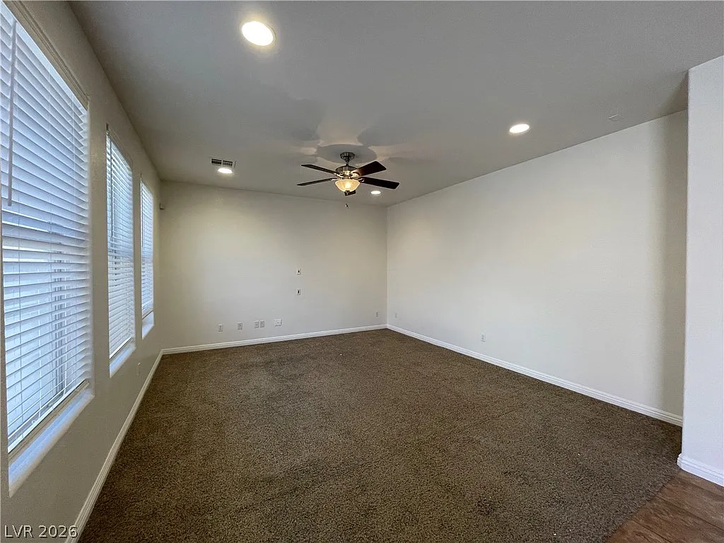 3 bed, 2.5 bath, 2233 sqft, $2,200 — Photo 3