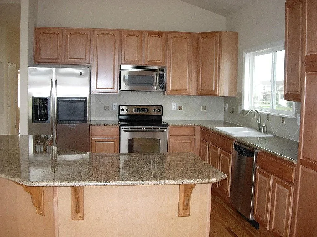 kitchen island - 8200 Northstar Ct