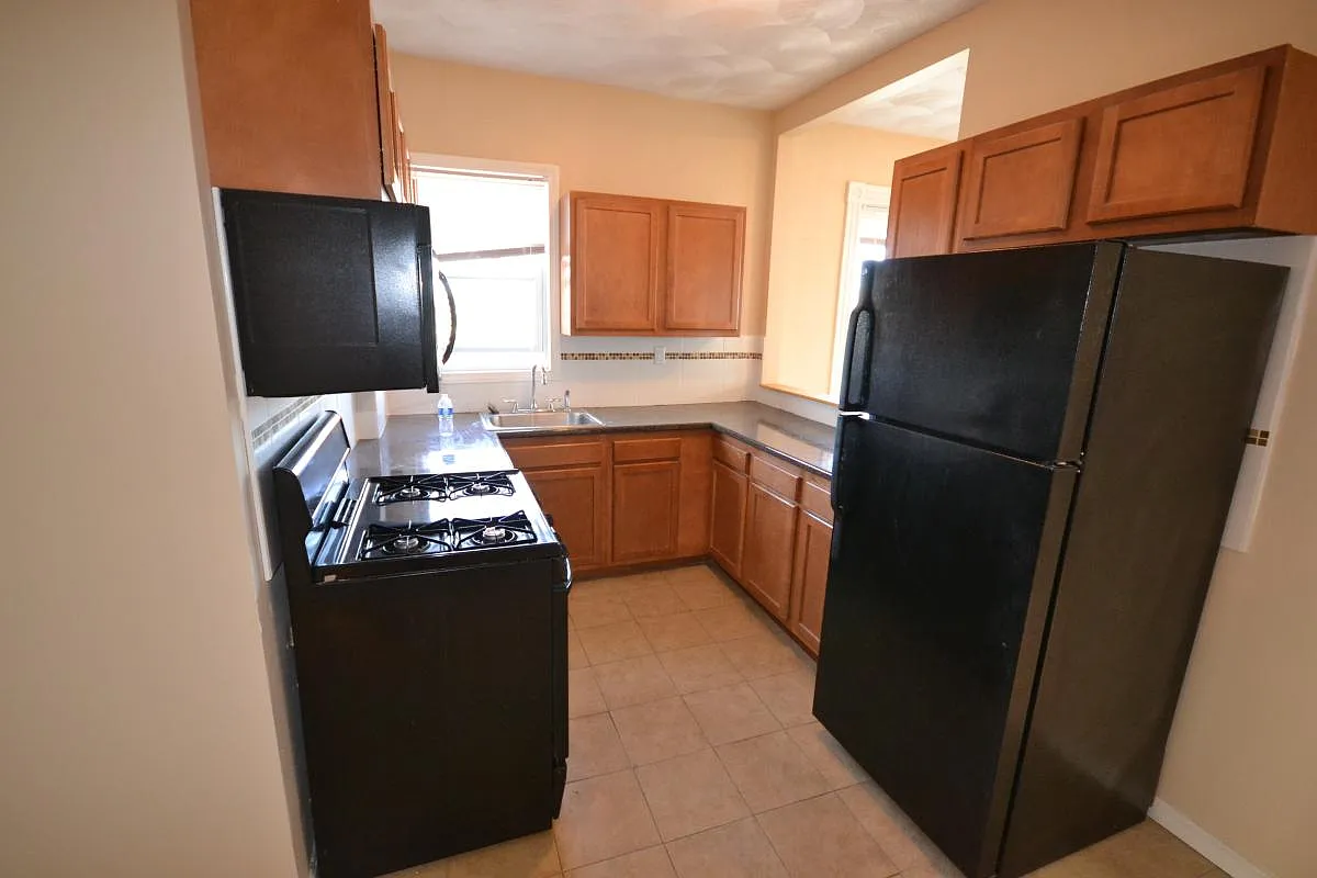 Building Photo - 19 Spruce St #1R