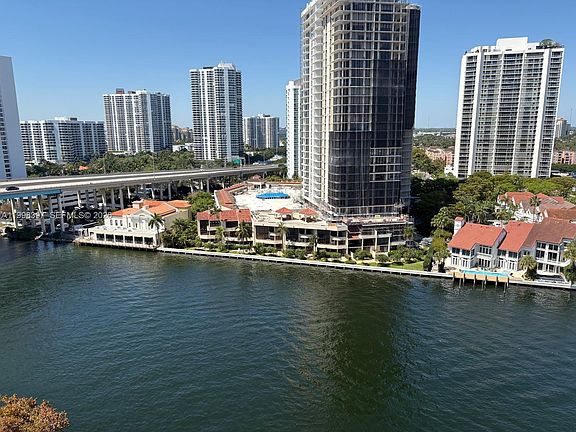 4th image of 19390 Collins Ave APT 1623