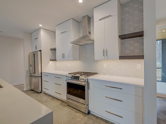 5th image of 1663 Evelyn Avenue Point Lot N-2