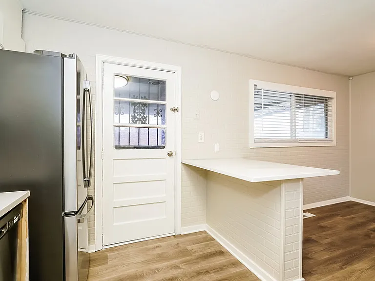 5801 Sunwood Dr — Photo 8