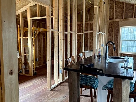 2nd image of 433 Greenbriar Rd