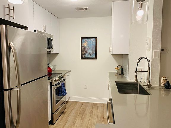 5th image of 850 S Tamiami Trl APT 526