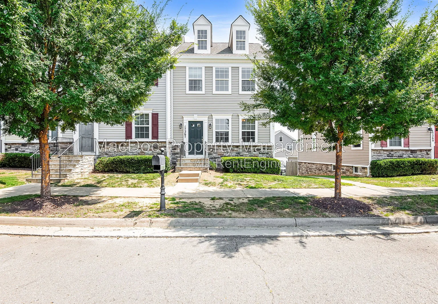 3 bed, 3.5 bath, 2160 sqft, $2,245 — Photo 1