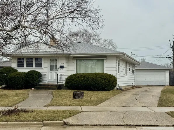 2045 17th AVENUE, Kenosha, WI 53140
