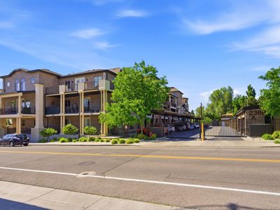 2369 E Murray Holladay Rd #A202, Holladay, UT, 84117