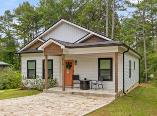 210 Neal Dr, Rossville, GA 30741