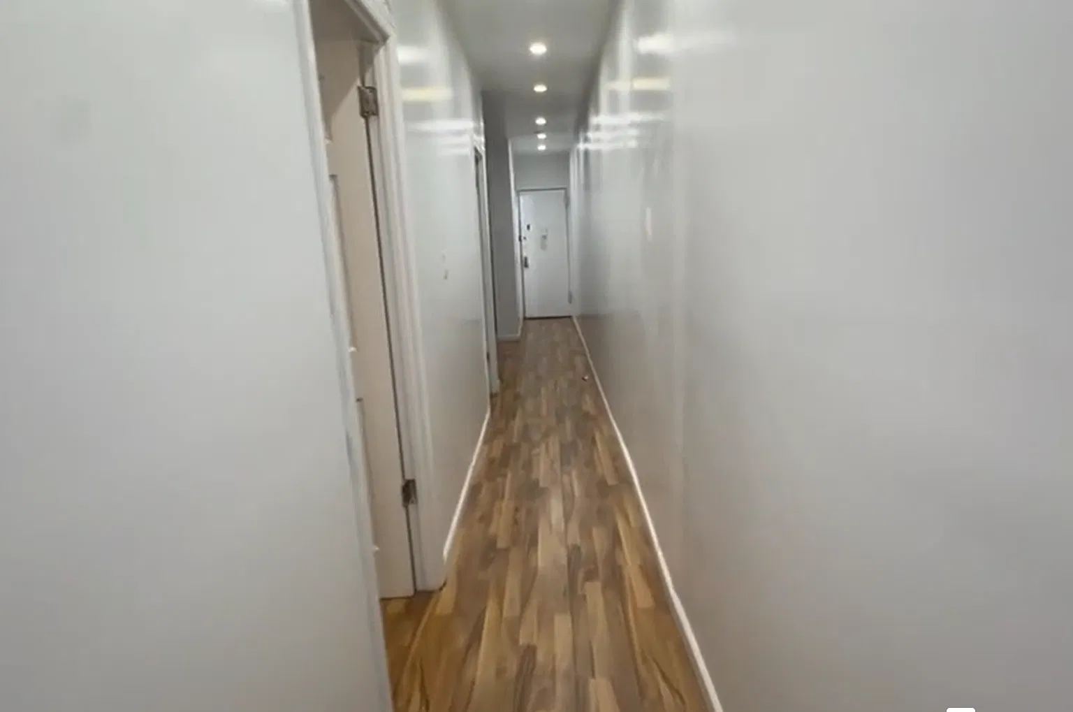 3 bed, 800 sqft, $3,811 — Photo 4