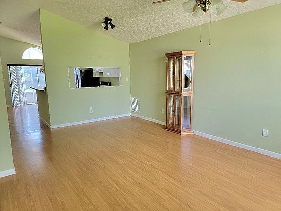 4th image of 1114 NW Lombardy Drive